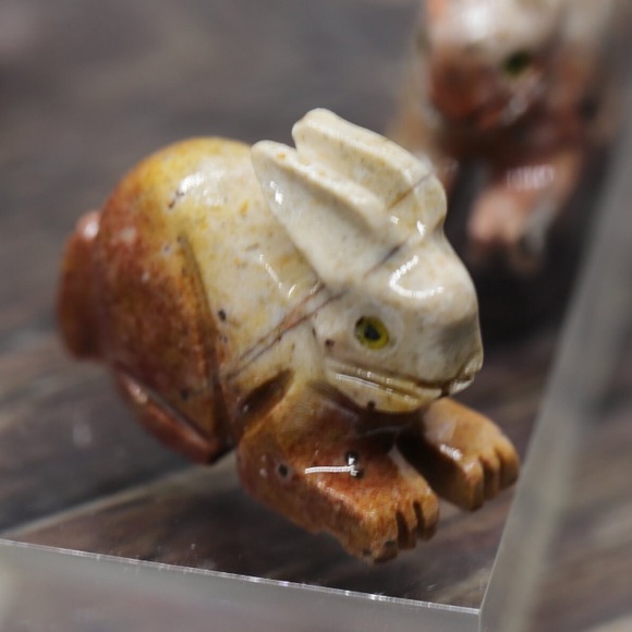 Dolomite Rabbit Carving - Picture 3 of 3